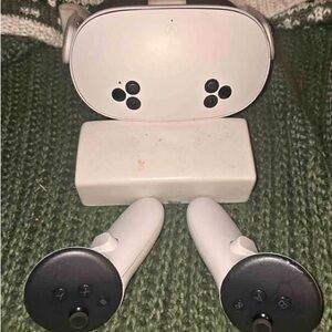 Advanced VR Headset with Controllers - White